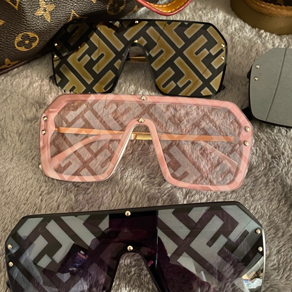 Sunglasses pink